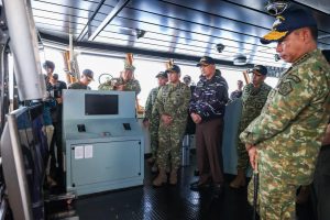 PenPanglima TNI Dampingi Menhan RI Tinjau Latihan Gabungan di Karimunjawa(Puspen TNI).