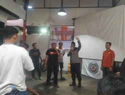 Kapolsek Bekasi barat Nobar bersama Seporter Persija di Warkop Babeh Bintara