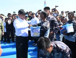 Panglima TNI Bersama Menteri Pertanian Melaksanakan Panen Raya Kedelai Ketahanan Pangan TNI AL di Nganjuk