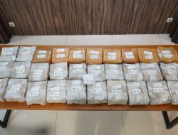 POLDA METRO JAYA MENGGAGALKAN PEREDARAN 32 KG SABU ASAL MALAYSIA