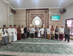 Cooling System Kapolsek Bekasi Barat Sholat Jumat di Masjid Al-Huda Kotabaru