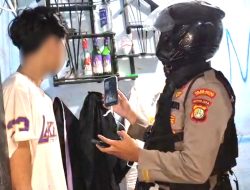 Brimob Polda Metro Jaya Gagalkan Dugaan Tawuran di Ciracas, Lima Remaja dan Celurit Diamankan