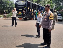 Polsek Bekasi Selatan Amankan Pemulangan Jamaah Haji Kloter 4 Kab. Karawang di Asrama Haji Bekasi