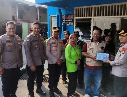 Polri Salurkan Bantuan Sosial Melalui Program Jaga Jakarta On The Spot di Jaticempaka