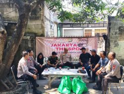 Wujud Kepedulian, Kapolsek Pondok Gede Bagikan Bantuan Sosial Program Jaga Jakarta On The Spot kepada Warga Kurang Mampu di Jatiwaringin
