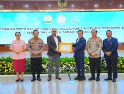 Terima Sertifikat IBDP SMA KTB, Kapolri: Cetak Generasi Muda untuk Wujudkan Indonesia Emas 2045