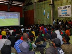 Kodim 1714/Puncak Jaya Gelar Nobar Piala Dunia 2026, Pererat Keakraban Bersama Masyarakat