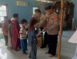 Kapolsek Bekasi Barat Santuni Anak Yatim di Kota Baru, Bagikan Perlengkapan Sekolah Sambut 10 Muharram 1448 H