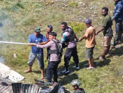 Kodim 1714/Puncak Jaya Reaksi Cepat Bantu Pemadaman Kebakaran di Kota Mulia