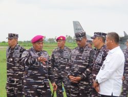 PANGKORMAR DAMPINGI MENKO POLHUKAM DAN KASAL TINJAU KESIAPAN PRAJURIT TNI DI NATUNA