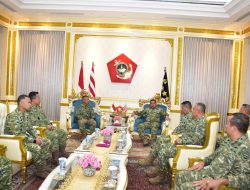 PANGKORMAR TERIMA LAPORAN KORPS KENAIKAN PANGKAT EMPAT PERWIRA TINGGI KORPS MARINIR TNI ANGKATAN LAUT