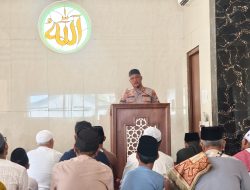 Kapolsek Bekasi Barat Salat Jumat Bersama Warga, Ajak Jaga Kondusivitas Kamtibmas Melalui Program Jaga Jakarta On The Spot