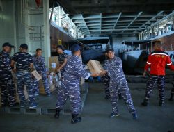 Hari Kesembilan Penanganan Gempa NTT, TNI Kerahkan 8.012 Personel dan Salurkan 803,824 Ton Bantuan