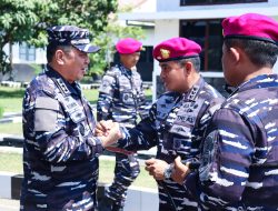 PANGKORMAR DAMPINGI WAKASAL TINJAU BAKTI SOSIAL DAN BAKTI KESEHATAN PASMAR 2