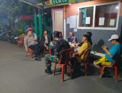 Koramil 06/Cakung Bersama Unsur Komduk Tingkatkan Kamtibmas Melalui Patroli/Siskamling