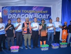 PANGKORMAR SAKSIKAN DRAGON BOAT PIALA PANGLIMA TNI, SEMANGAT OLAHRAGA DAN KEPEDULIAN MENGALIR DI DANAU SUNTER