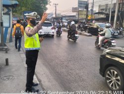 Jaga Jakarta On The Spot ; Polsek Bekasi Barat Intensifkan Pengaturan Lalu Lintas Pagi, Bantu Warga Beraktivitas