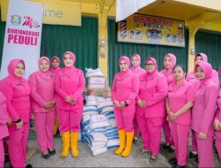 HKGB ke-74, Bhayangkari Sumbar Hadir Berikan Bantuan bagi Warga Terdampak Banjir Bandang