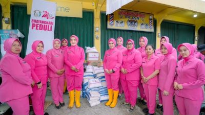 HKGB ke-74, Bhayangkari Sumbar Hadir Berikan Bantuan bagi Warga Terdampak Banjir Bandang