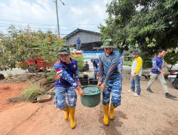 Kepedulian Tak Pernah Surut, Lanud Sjamsudin Noor Kembali Salurkan Air Bersih bagi Warga
