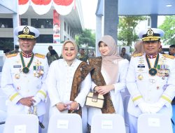 PANGKORMAR DIDAMPINGI KETUA GABUNGAN JALASENASTRI KORMAR HADIRI PUNCAK HUT KE-81 TNI