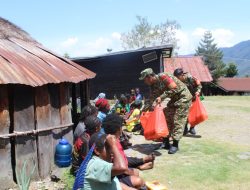 HUT Ke-81 TNI Tahun 2026, Kodim 1714/Puncak Jaya Berbagi Kasih Bersama Masyarakat Kampung Kulok Enggame