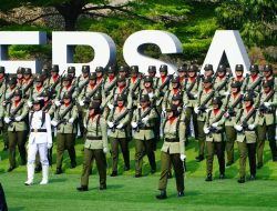 Penuh Khidmat, Panglima TNI Dampingi Presiden Prabowo Pimpin Upacara HUT ke-81 TNI Tahun 2026