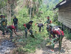 Gotong Royong, Anggota Kodim 1808/Mansel Bersama Masyarakat Bersihkan Lokasi Pembangunan MCK