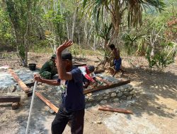 Penuhi Kebutuhan Dasar Masyarakat, Satgas TMMD ke-130 Bangun MCK di Kampung Yamboi