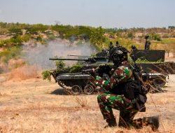 PRAJURIT KORPS MARINIR GEMPUR PERTAHANAN MUSUH, INFANTERI DAN TANK REBUT SASARAN