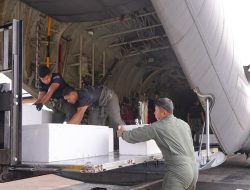 Hari Ketujuh OMC, TNI Kirim 17,4 Ton Bahan Semai ke Palembang dan Banjarmasin
